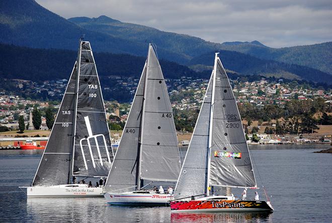 Drifting start from Group A boats,  The Fork in the Road, Intrigue and Tas Paints in today's Combined CLubs long race ©  Peter Campbell